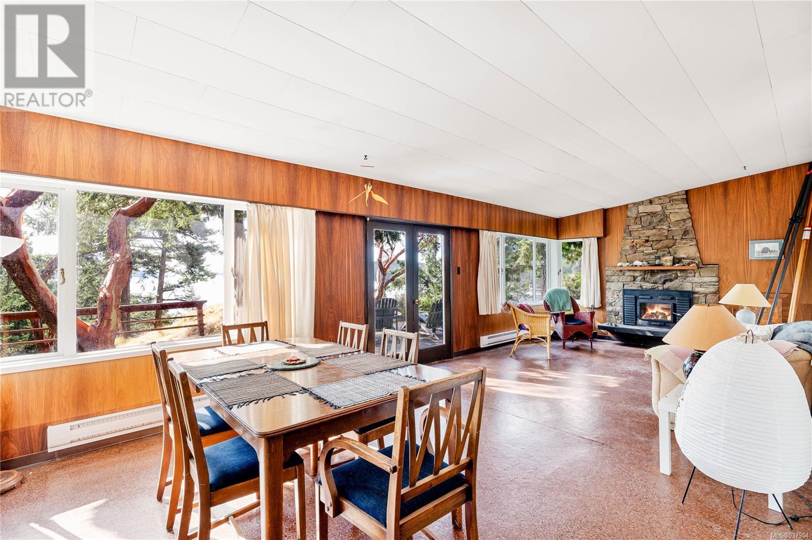  498 Marine Turnabout, Mayne Island