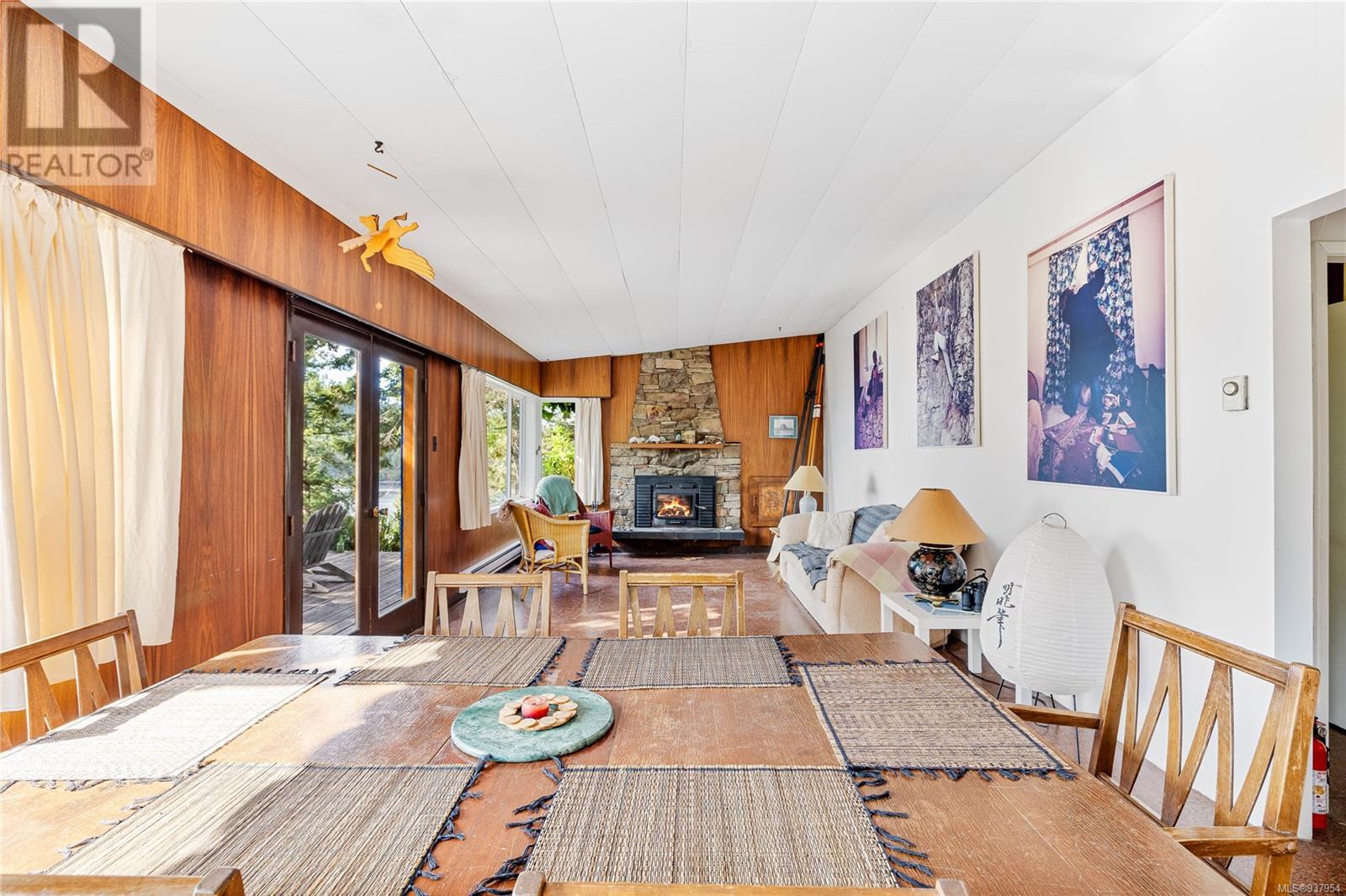  498 Marine Turnabout, Mayne Island