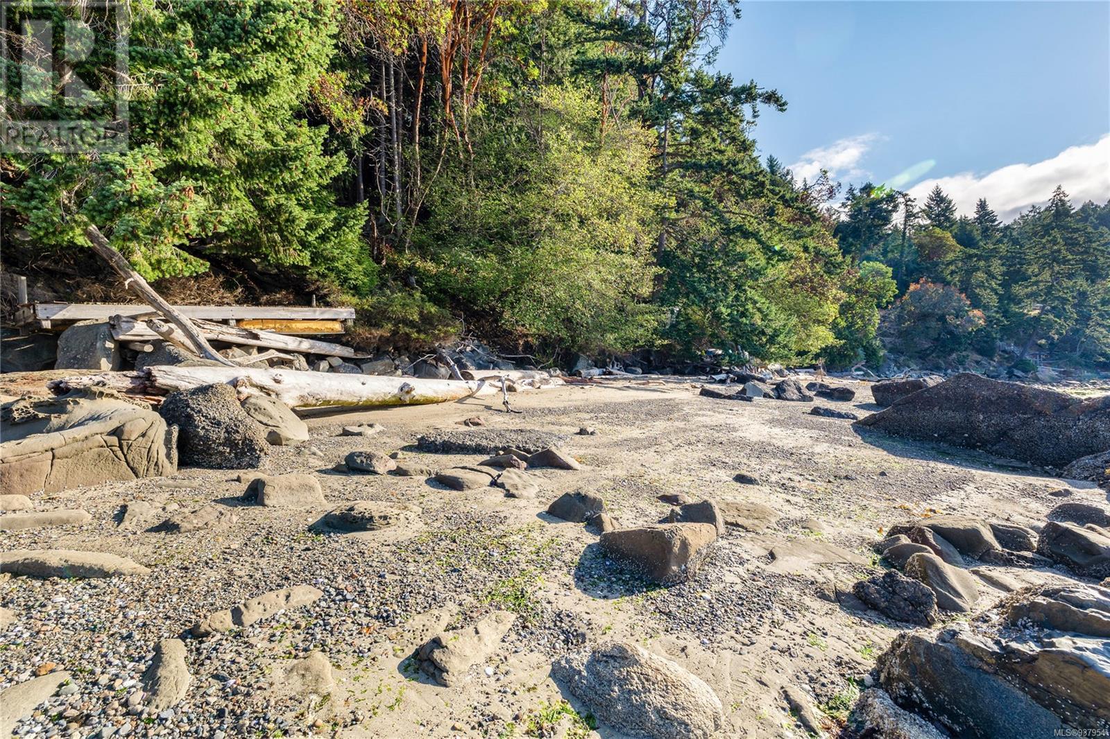  498 Marine Turnabout, Mayne Island