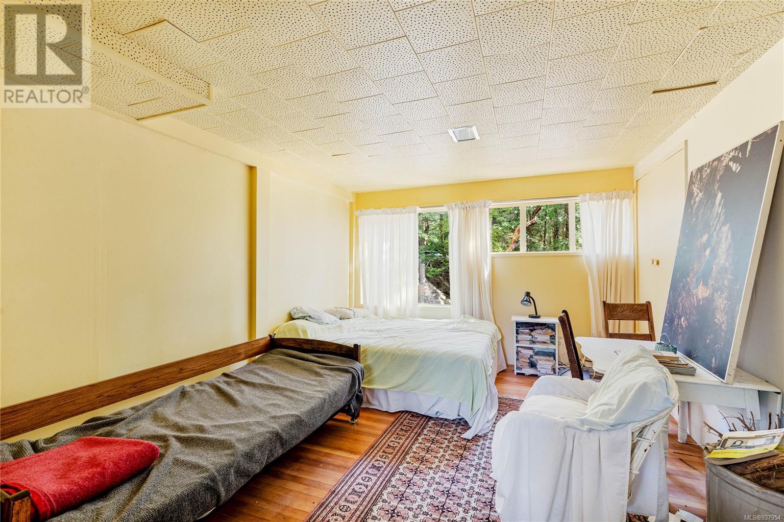  498 Marine Turnabout, Mayne Island