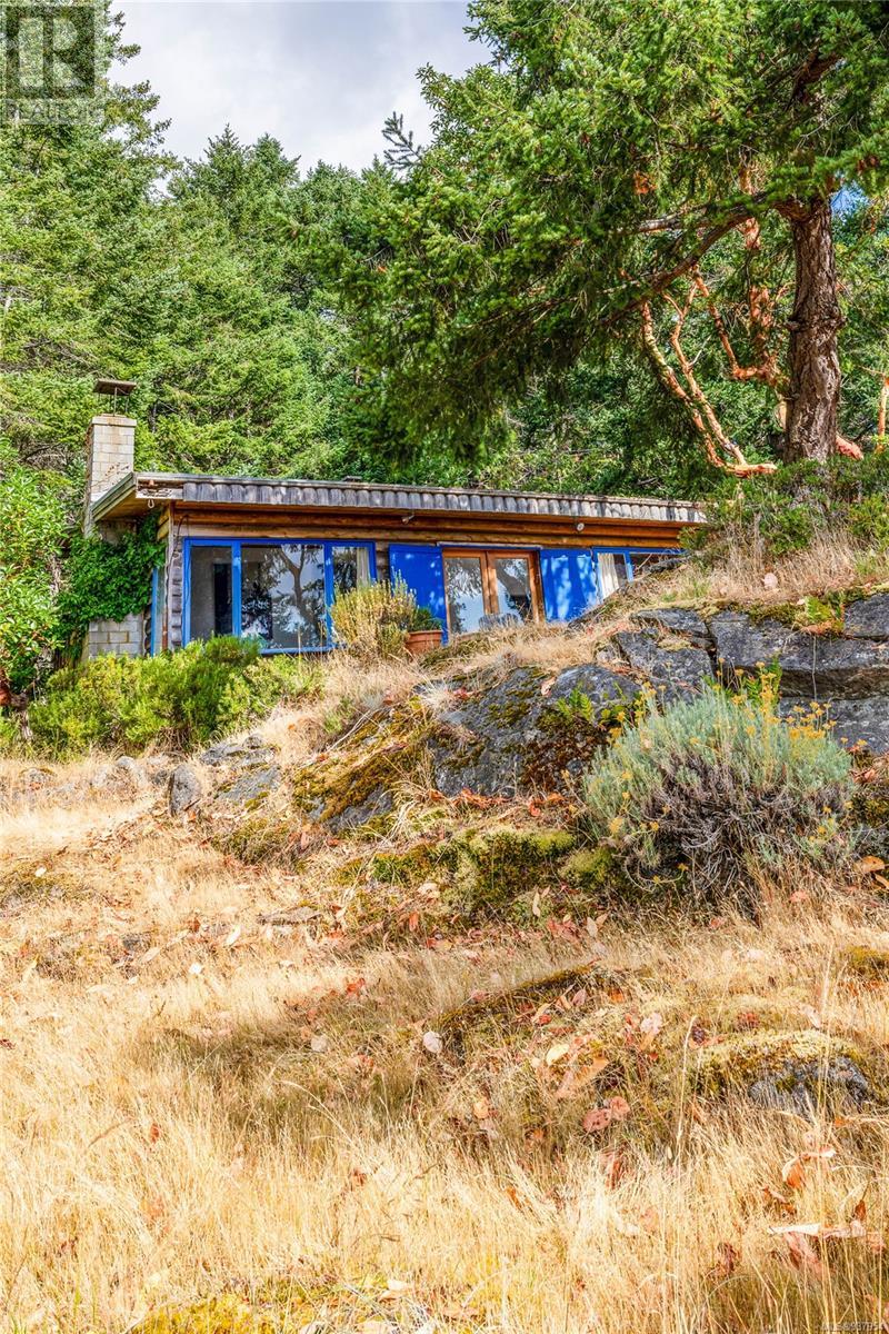  498 Marine Turnabout, Mayne Island