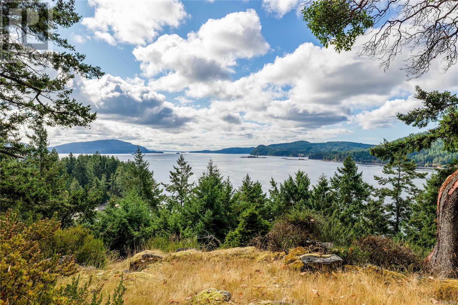  498 Marine Turnabout, Mayne Island