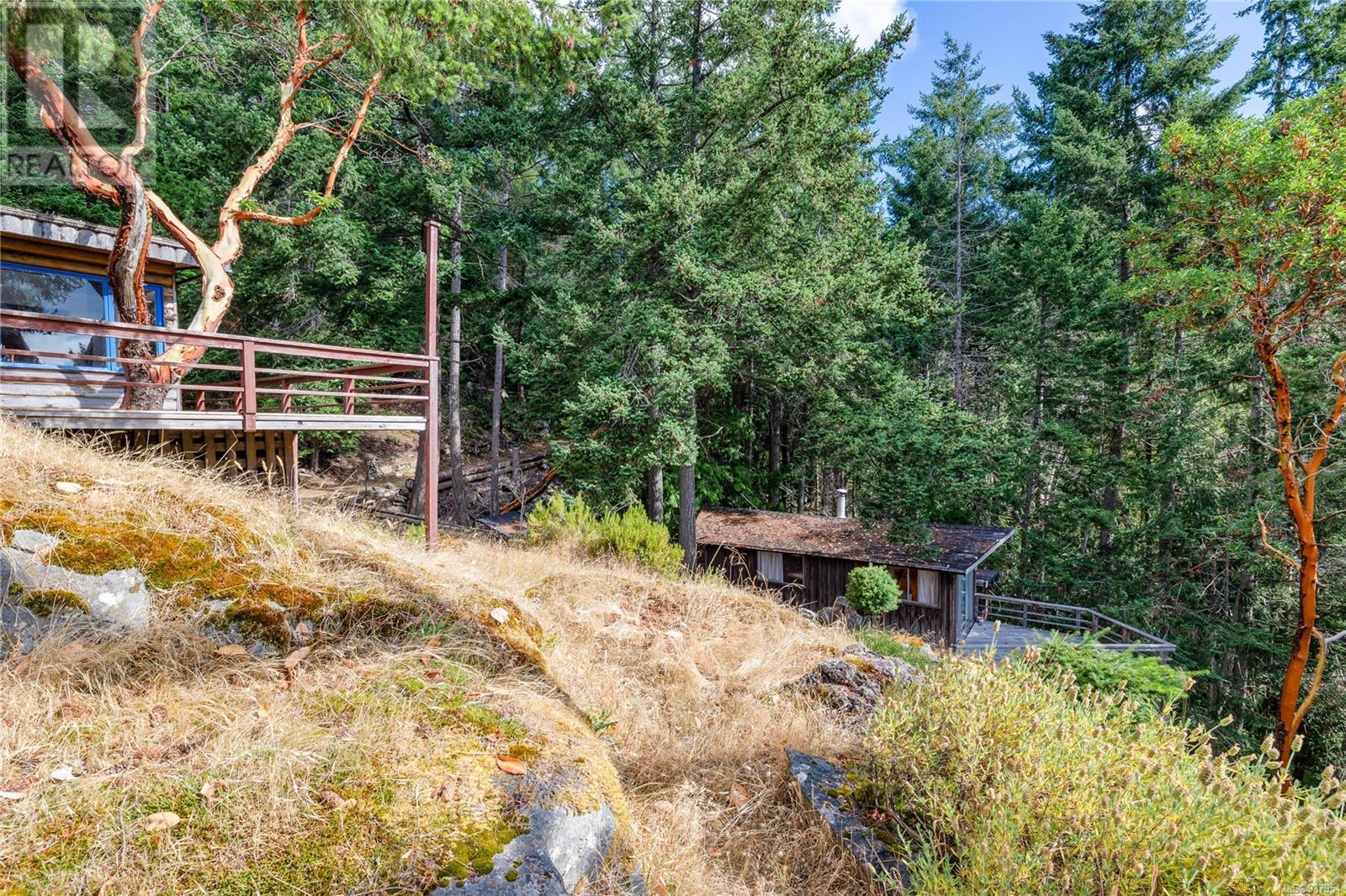  498 Marine Turnabout, Mayne Island