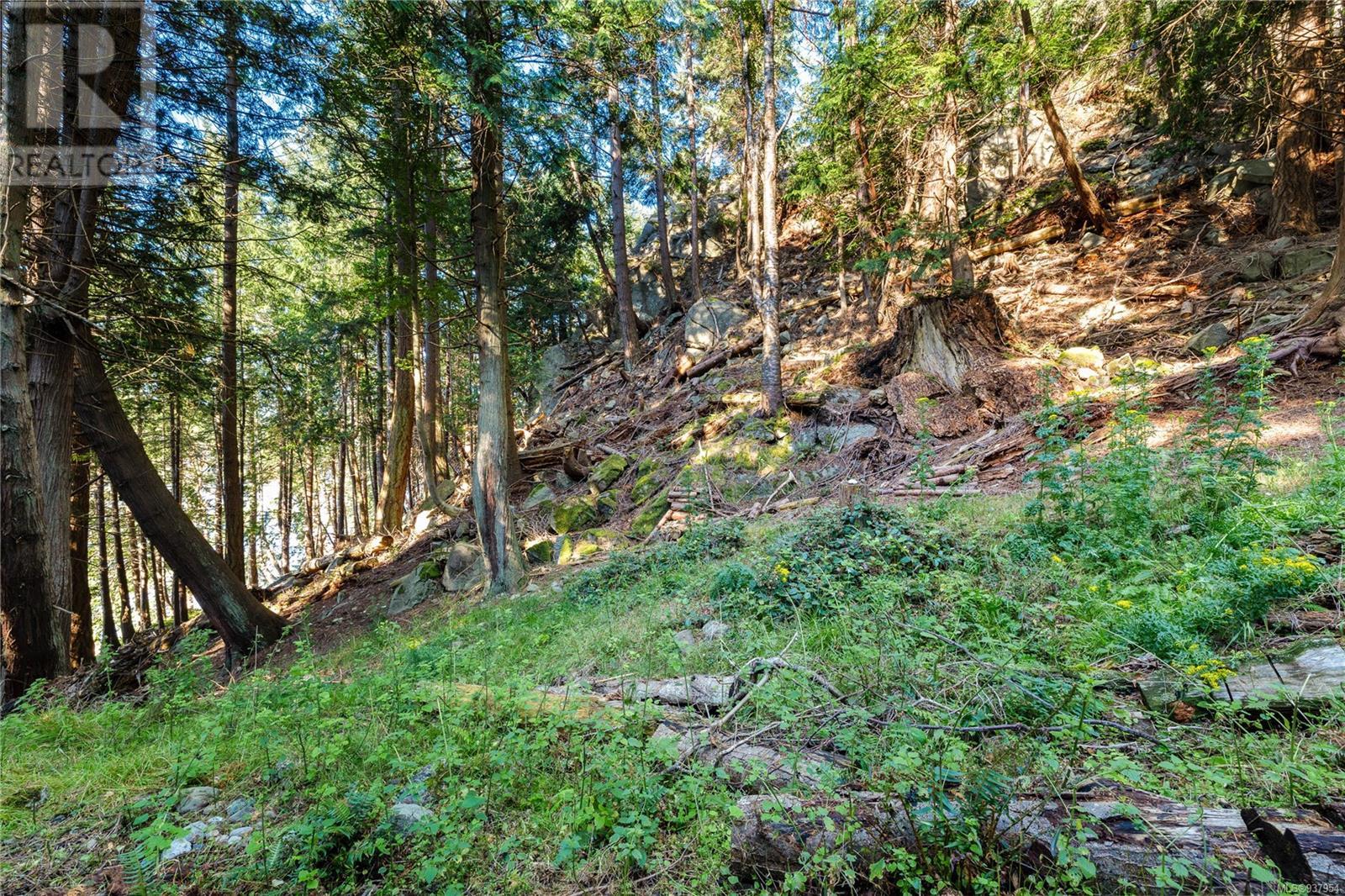  498 Marine Turnabout, Mayne Island