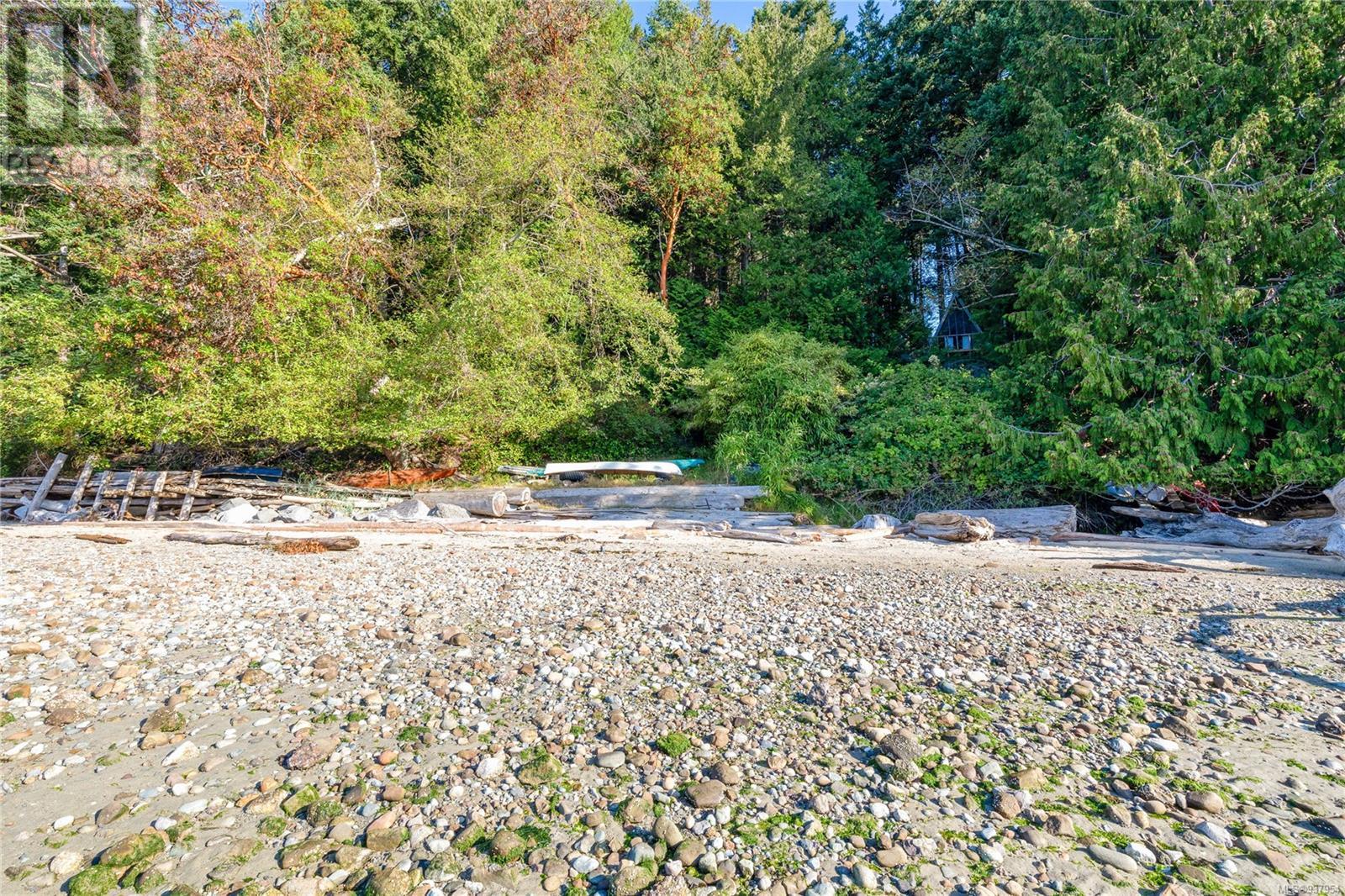 498 Marine Turnabout, Mayne Island