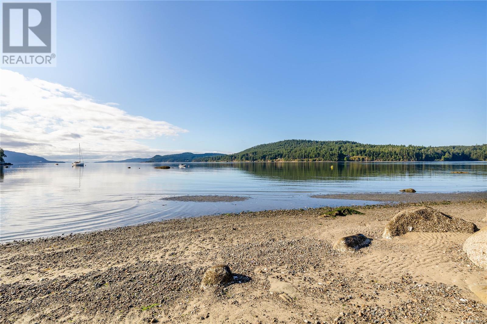  498 Marine Turnabout, Mayne Island
