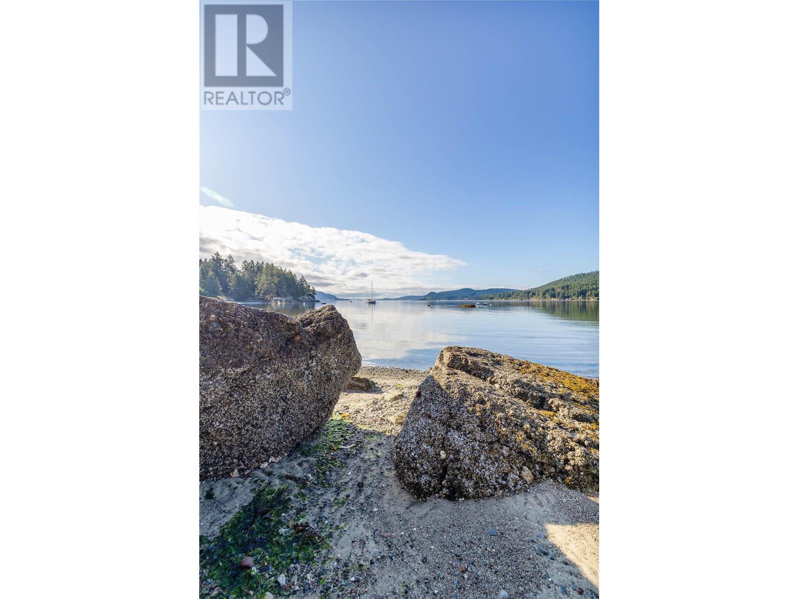 498 MARINE TURNABOUT, Mayne Island