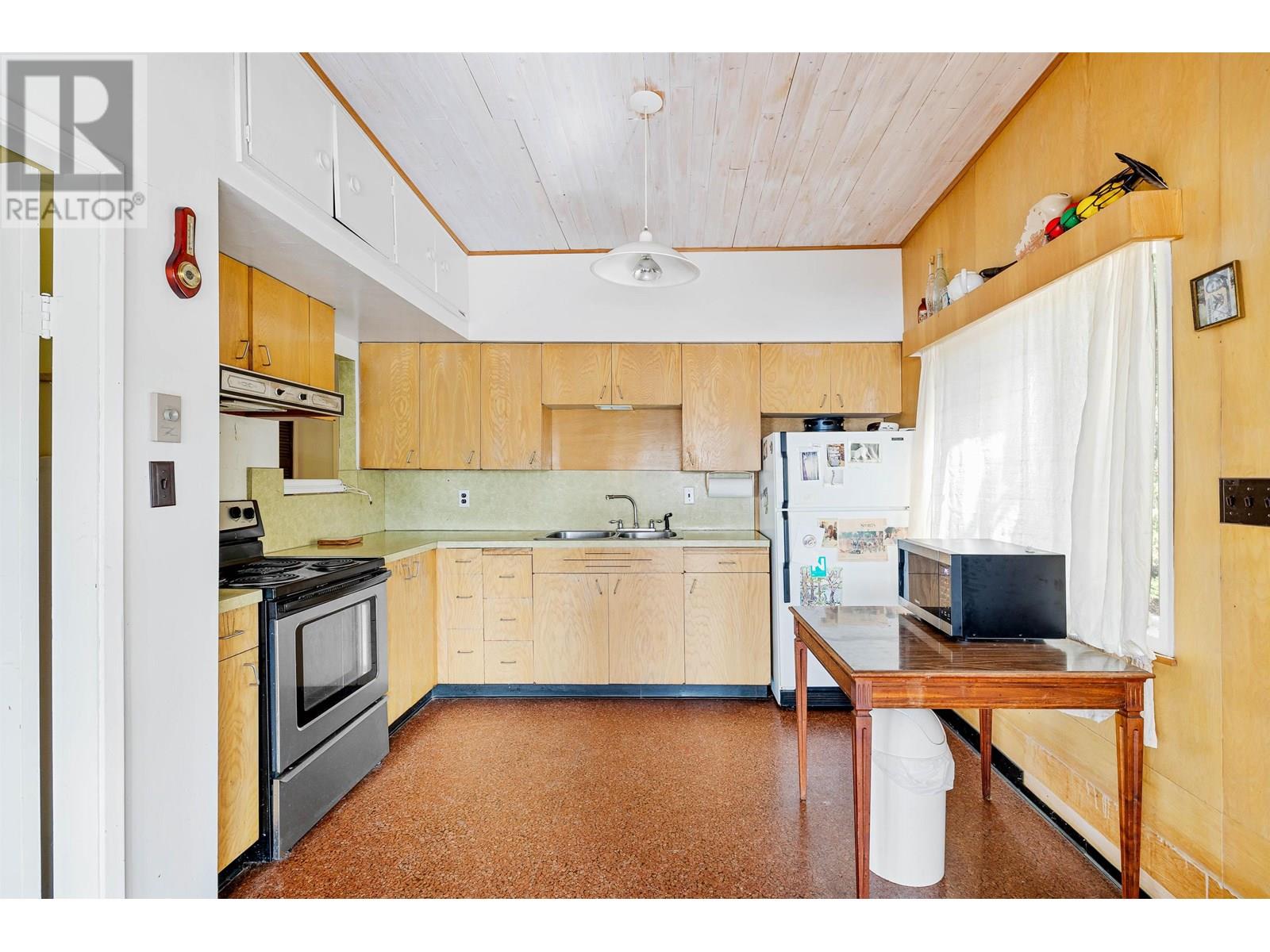 498 MARINE TURNABOUT, Mayne Island