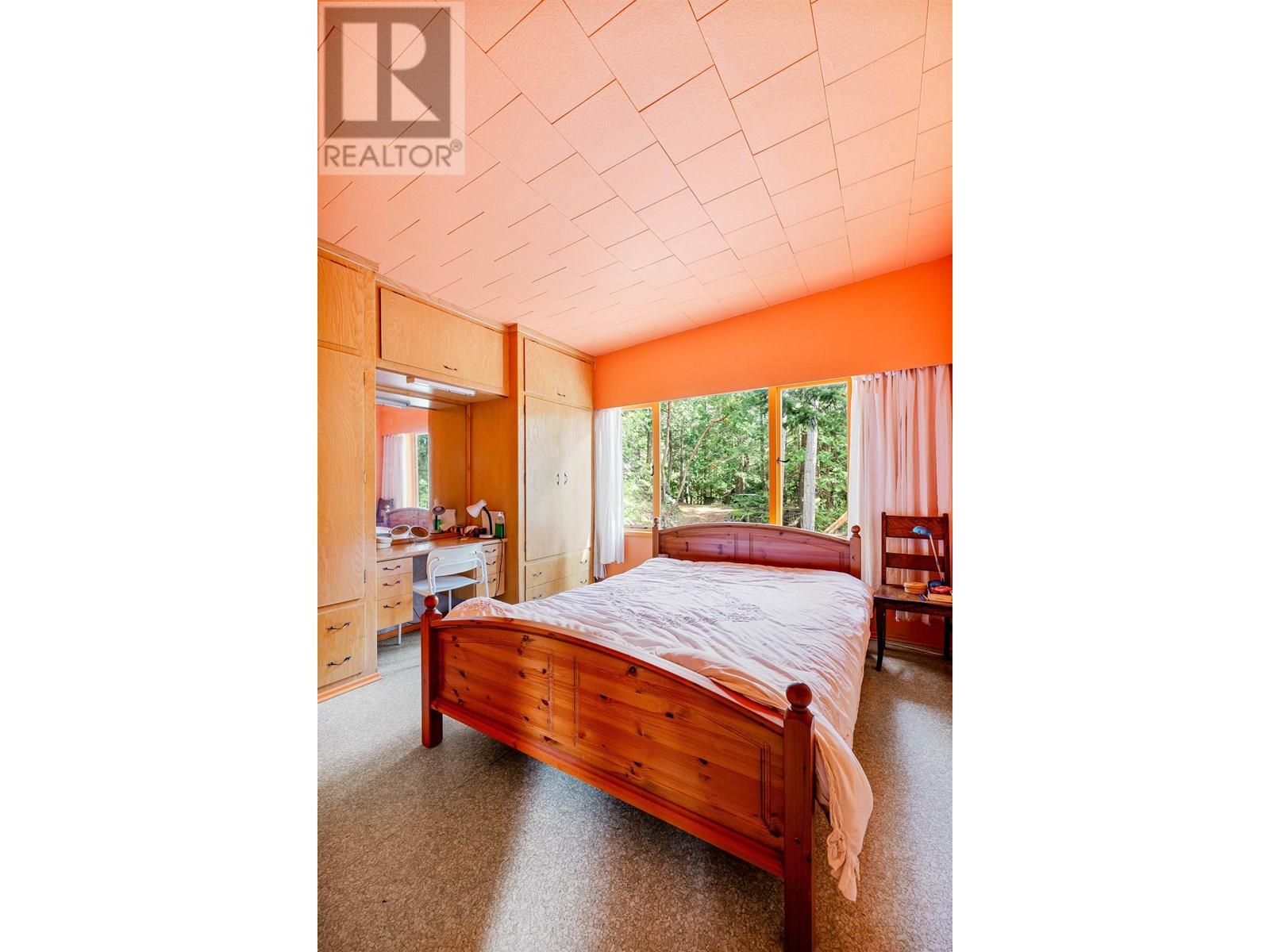 498 MARINE TURNABOUT, Mayne Island