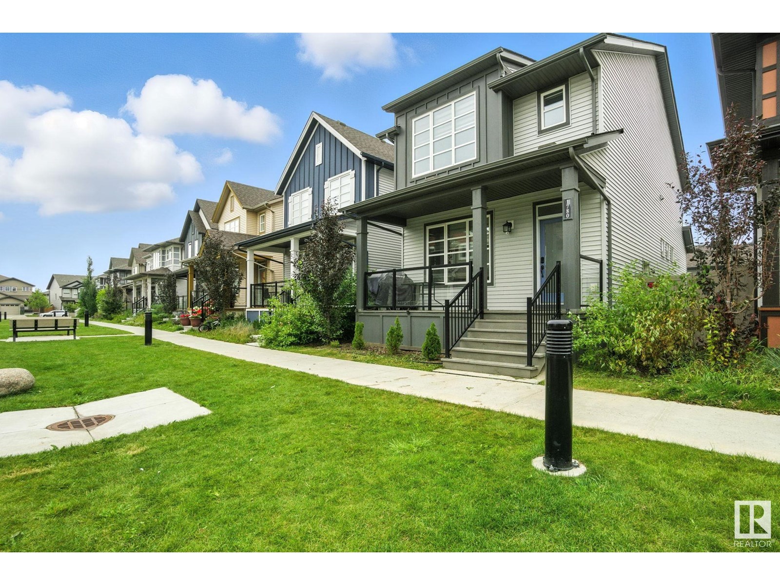 Photo 3 of 1780 25 St Nw, Edmonton AB