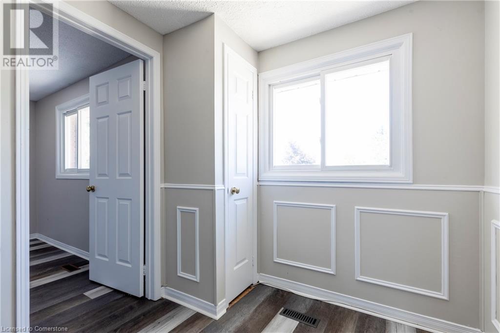 Photo 24 of 128 Brian Boulevard, Waterdown ON