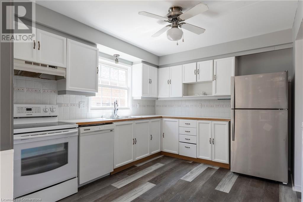 Photo 9 of 128 Brian Boulevard, Waterdown ON