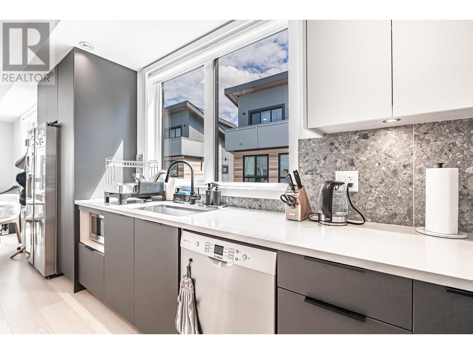 Photo 13 of 4 9099 No 2 Road, Richmond BC