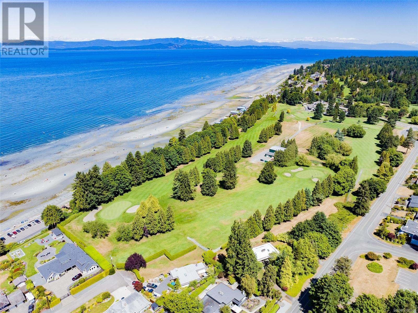 Photo 12 of 484 Bay St, Qualicum Beach BC