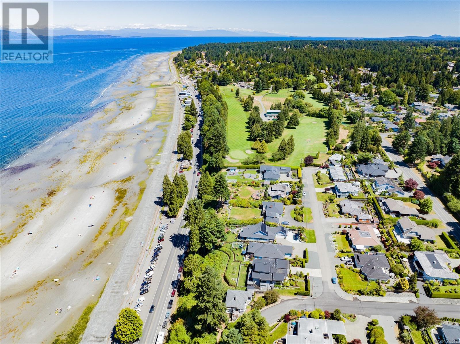Photo 9 of 484 Bay St, Qualicum Beach BC