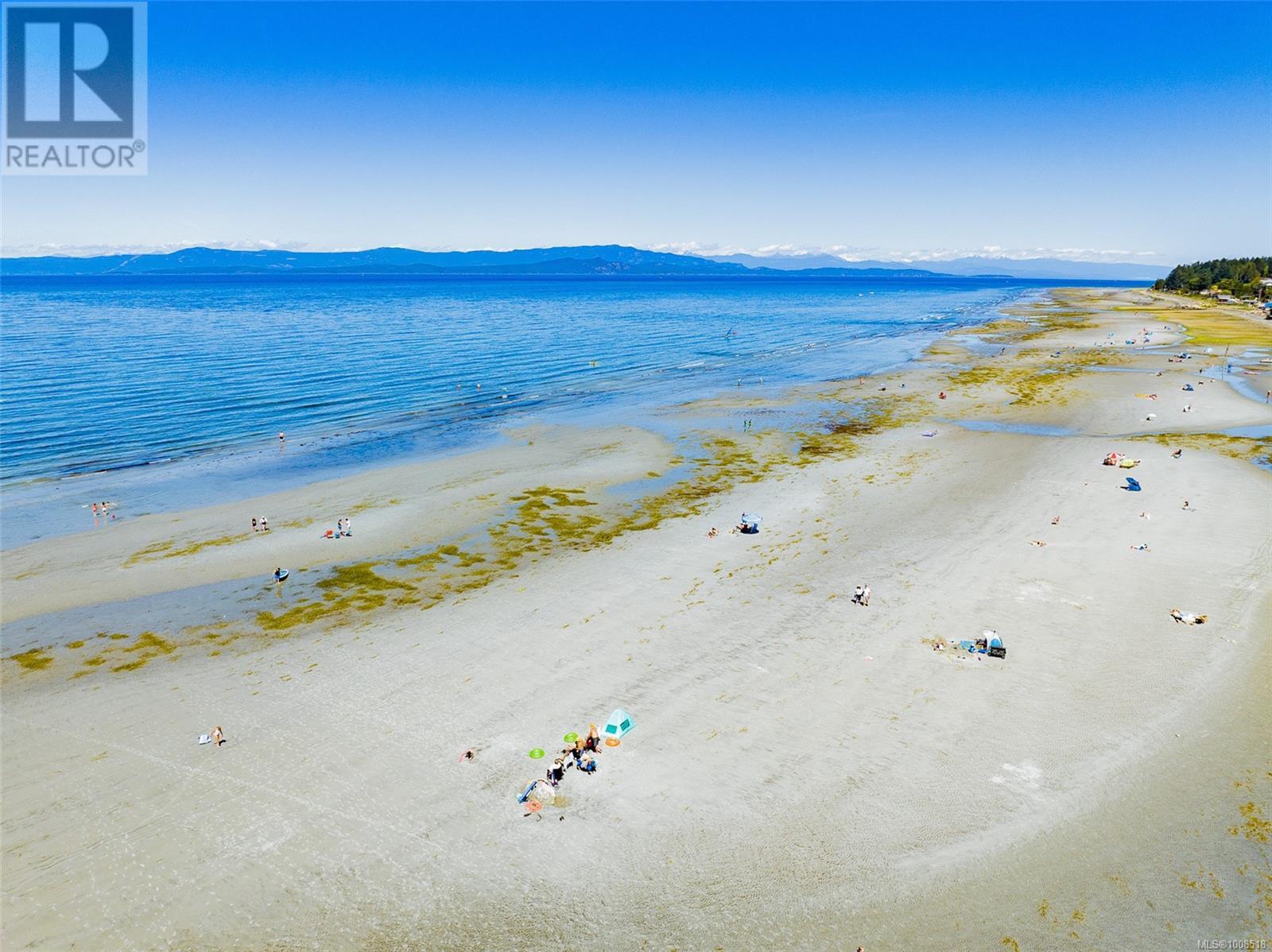 Photo 19 of 484 Bay St, Qualicum Beach BC