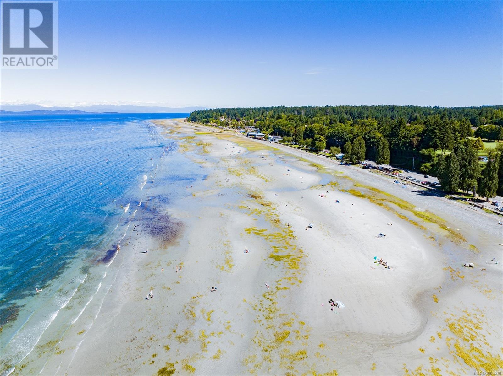 Photo 17 of 484 Bay St, Qualicum Beach BC