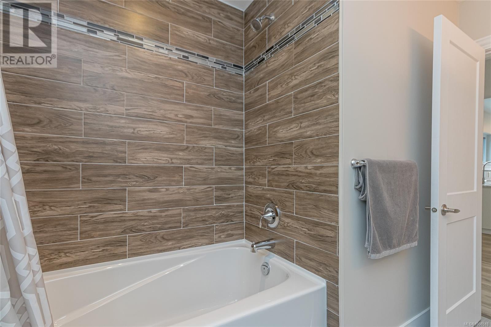 Photo 48 of 484 Bay St, Qualicum Beach BC