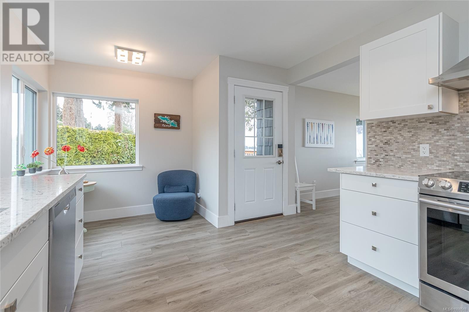 Photo 38 of 484 Bay St, Qualicum Beach BC