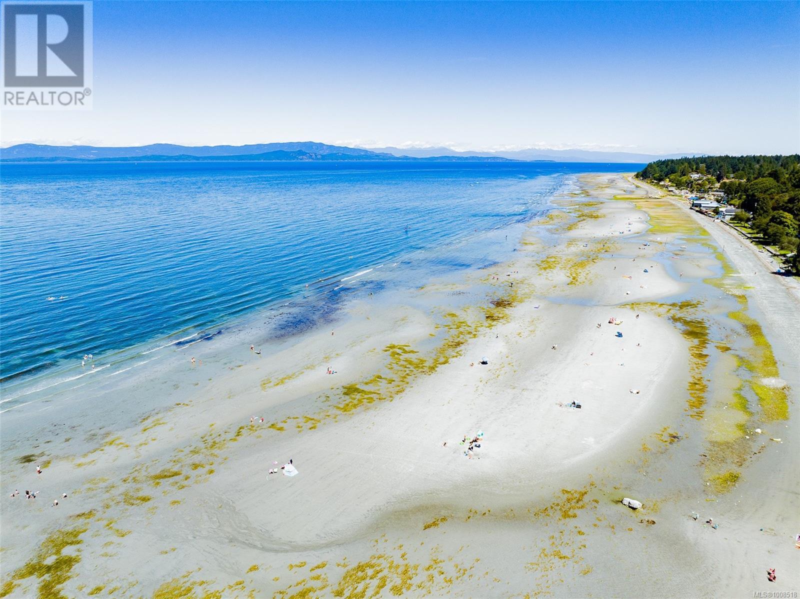 Photo 18 of 484 Bay St, Qualicum Beach BC