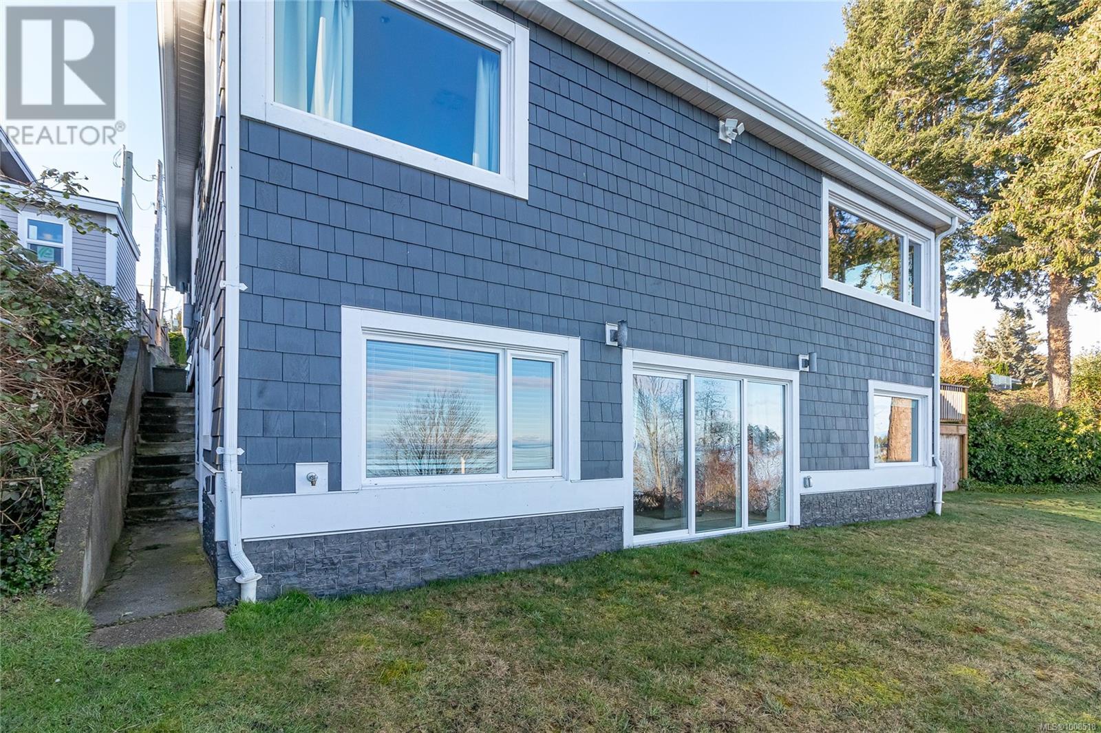 Photo 67 of 484 Bay St, Qualicum Beach BC