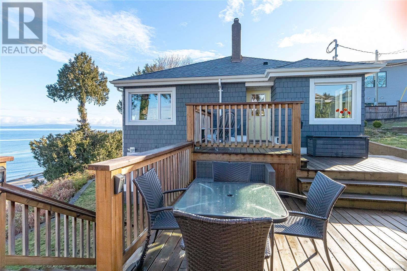 Photo 63 of 484 Bay St, Qualicum Beach BC