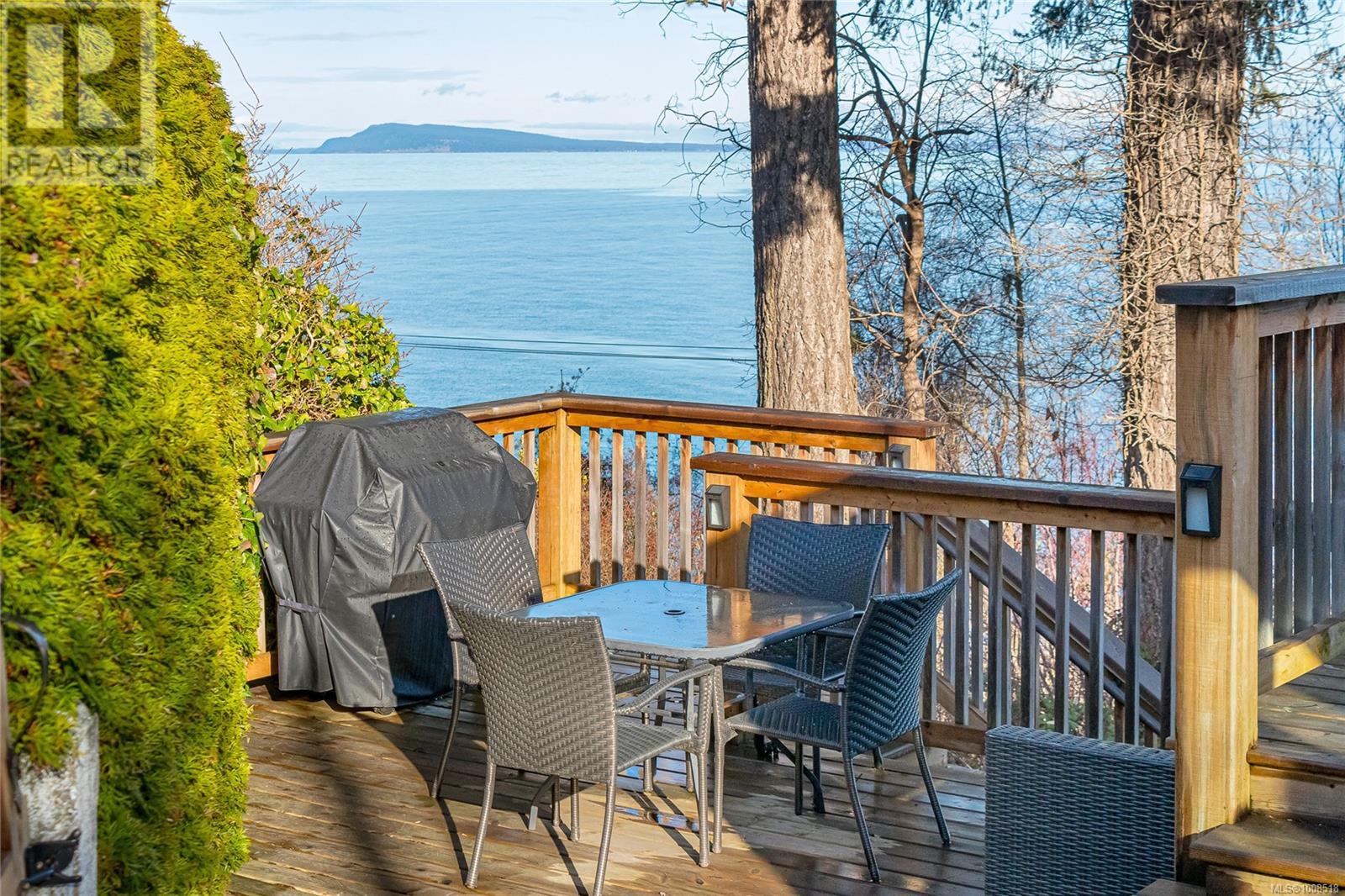 Photo 60 of 484 Bay St, Qualicum Beach BC