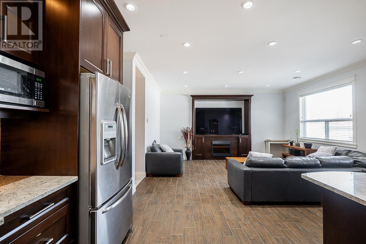 Photo 3 of 3795 Union Street, Burnaby BC