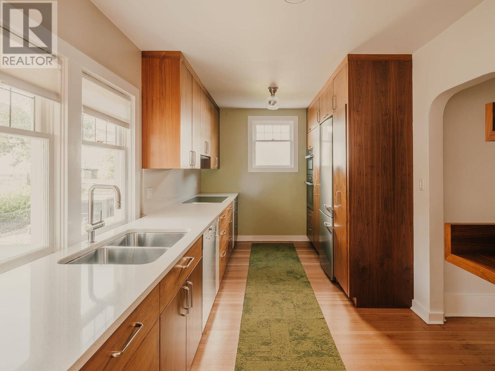 Photo 13 of 1833 Edinburgh Street, New Westminster BC