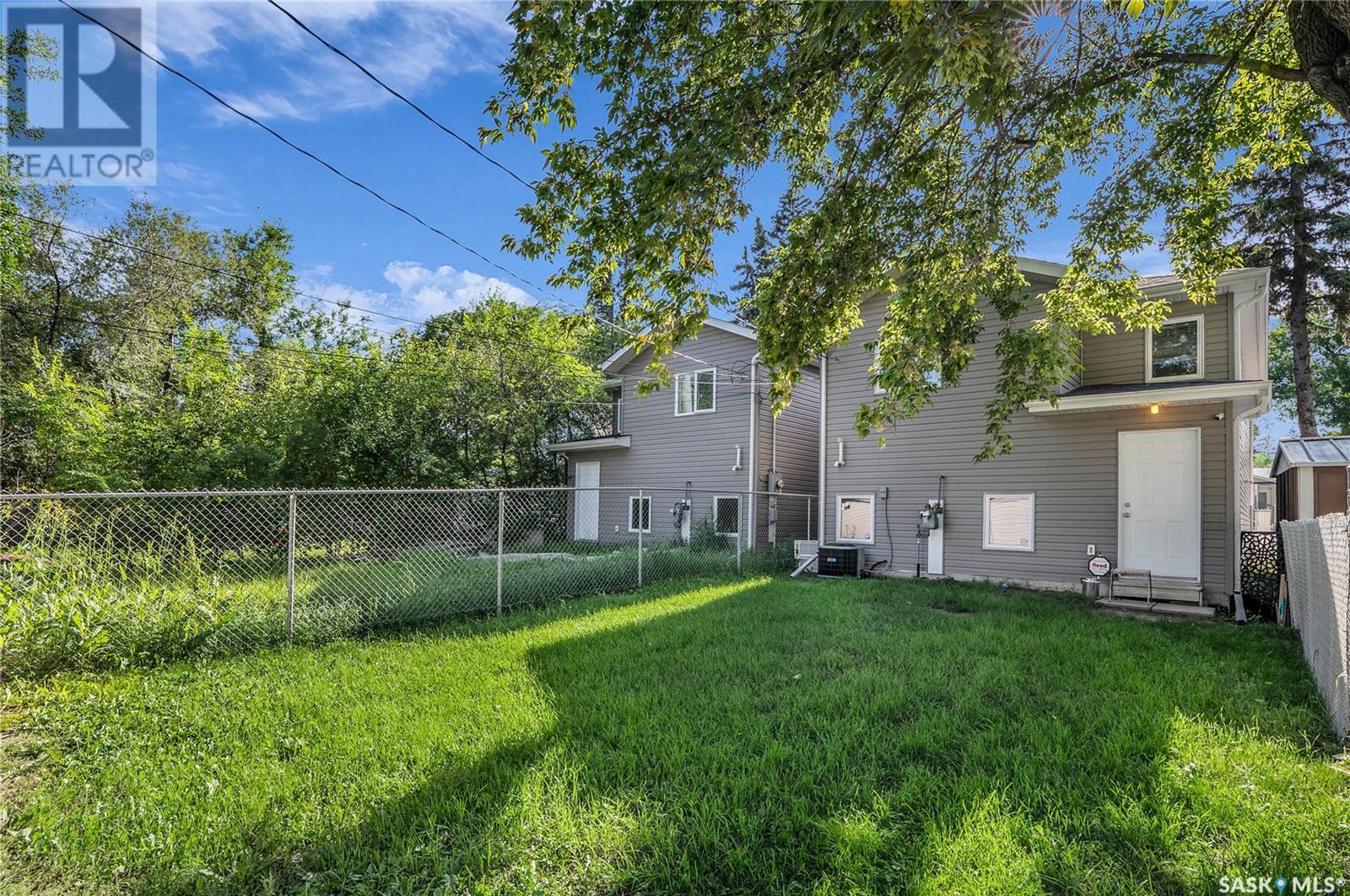 Photo 16 of 432 S Avenue S, Saskatoon SK