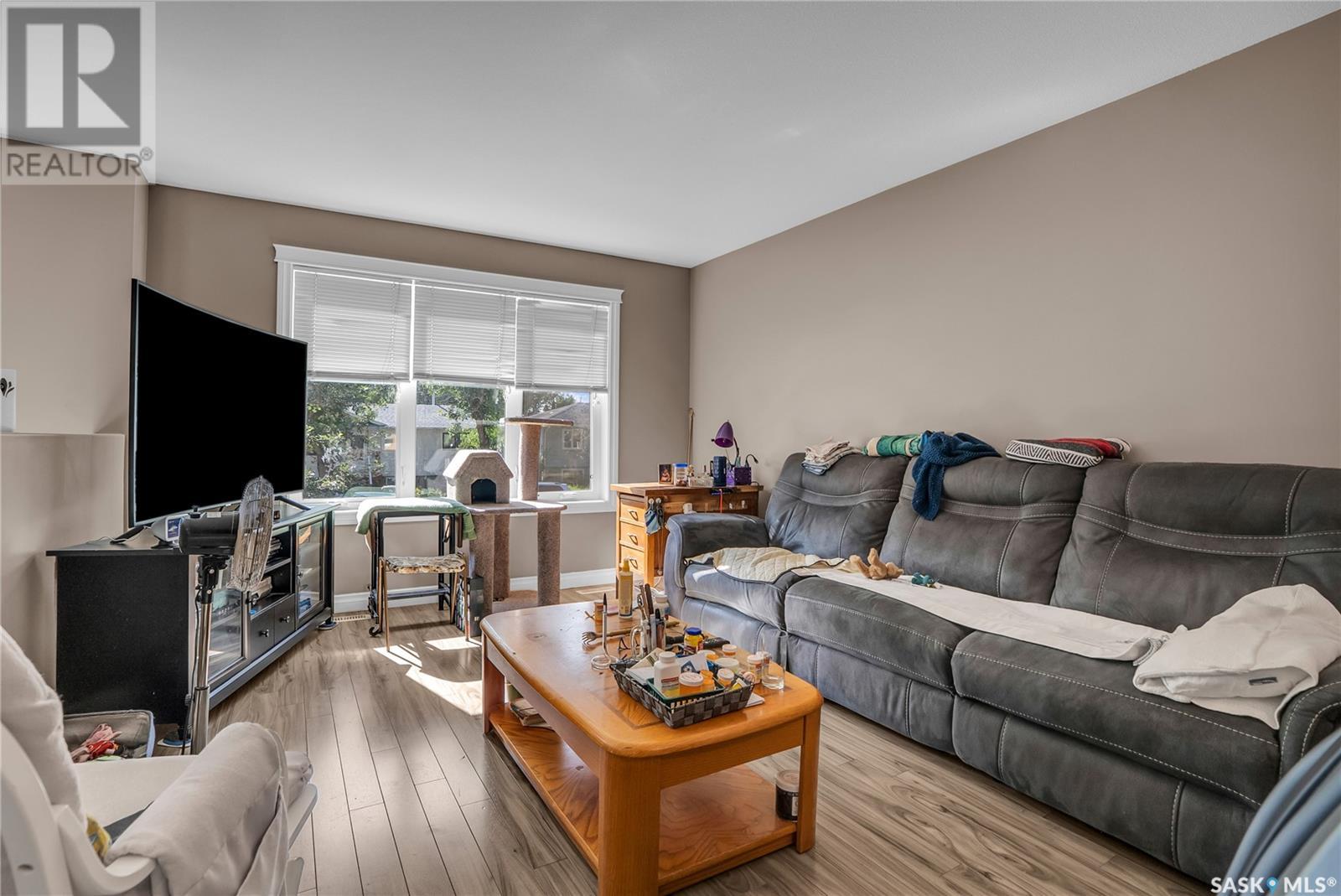 Photo 6 of 432 S Avenue S, Saskatoon SK