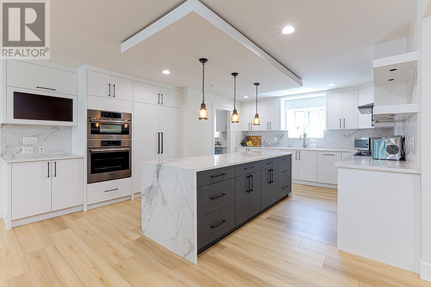 Photo 12 of 238 Phillips Street, New Westminster BC