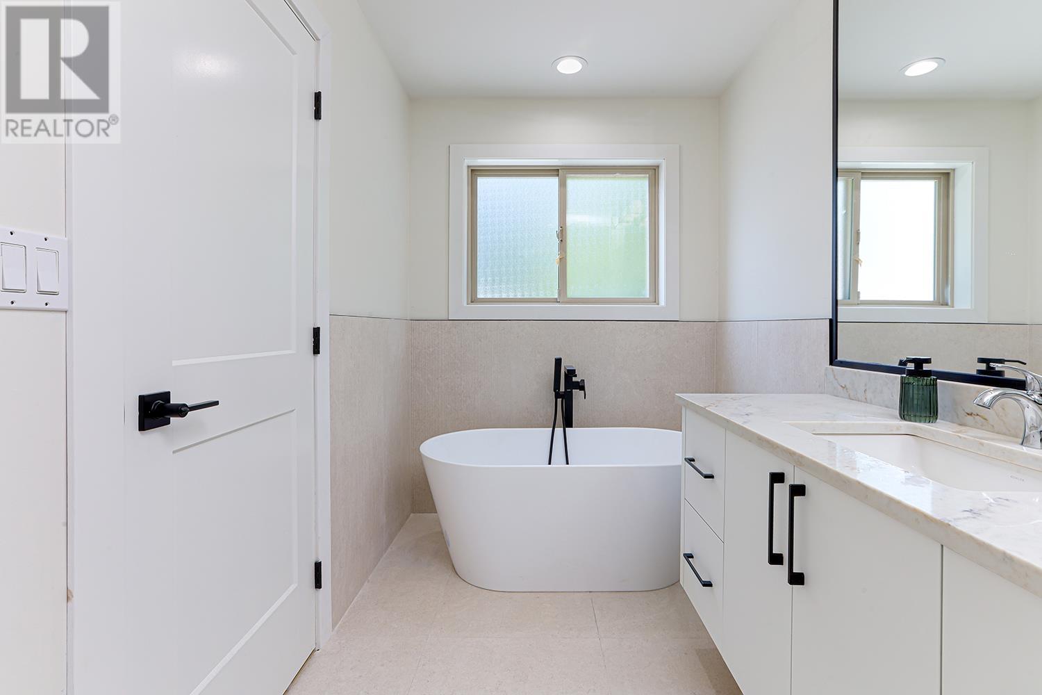 Photo 20 of 238 Phillips Street, New Westminster BC