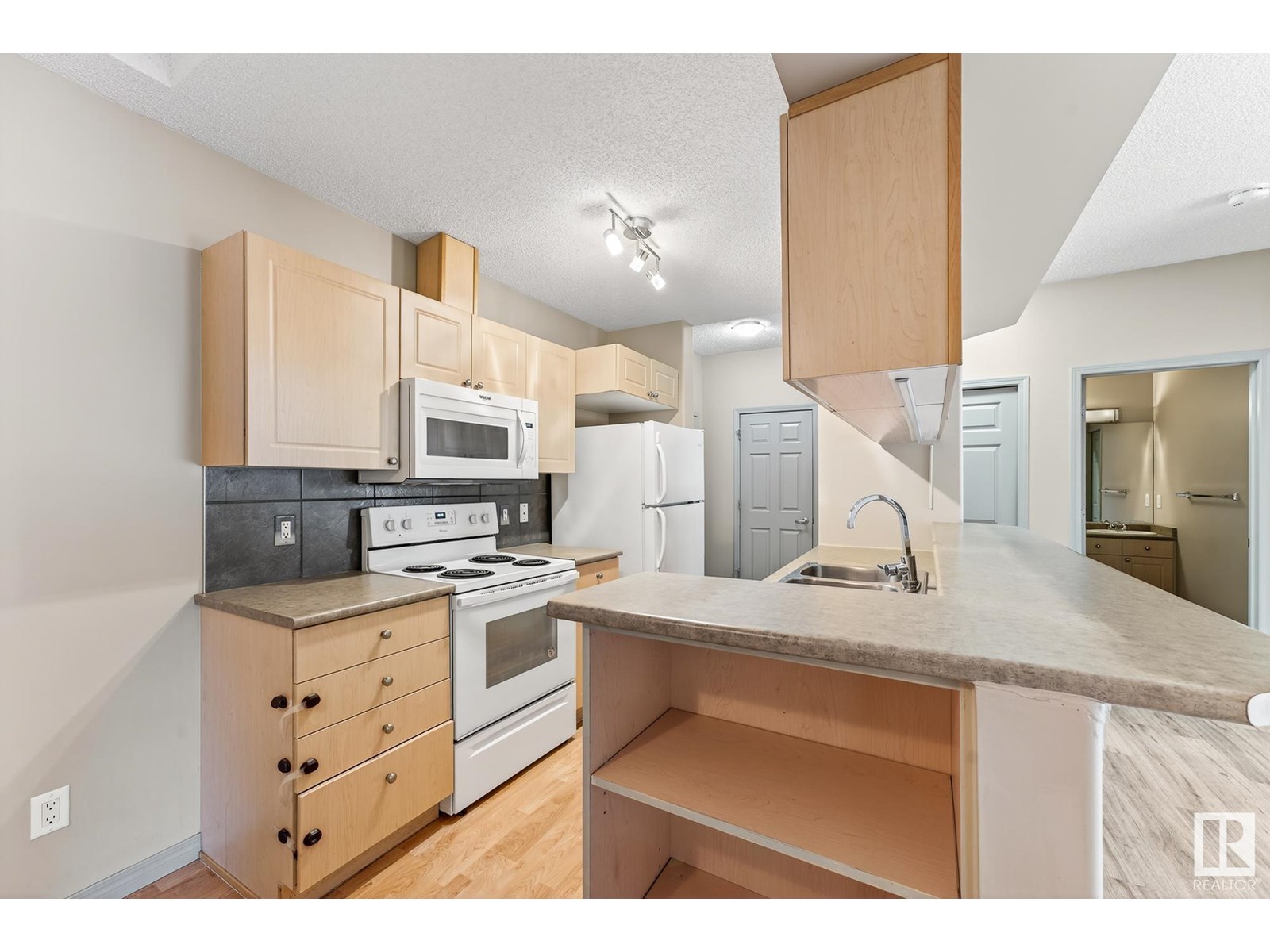 Photo 6 of 111 5280 Terwillegar Bv Nw, Edmonton AB