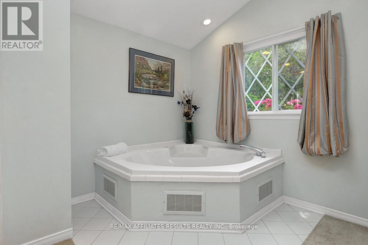 Photo 23 of 2 Wedgewood Crescent, Ottawa ON