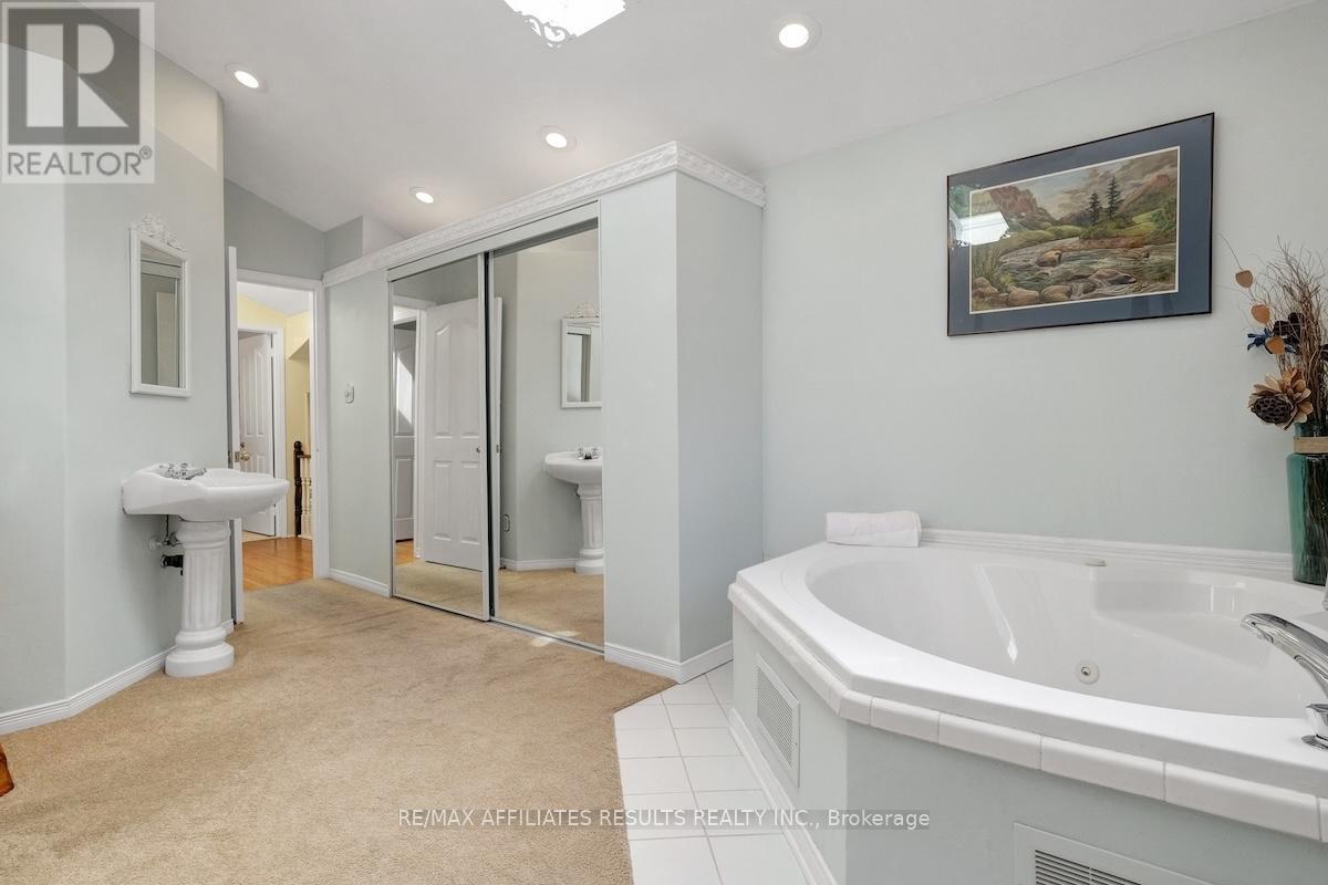 Photo 24 of 2 Wedgewood Crescent, Ottawa ON