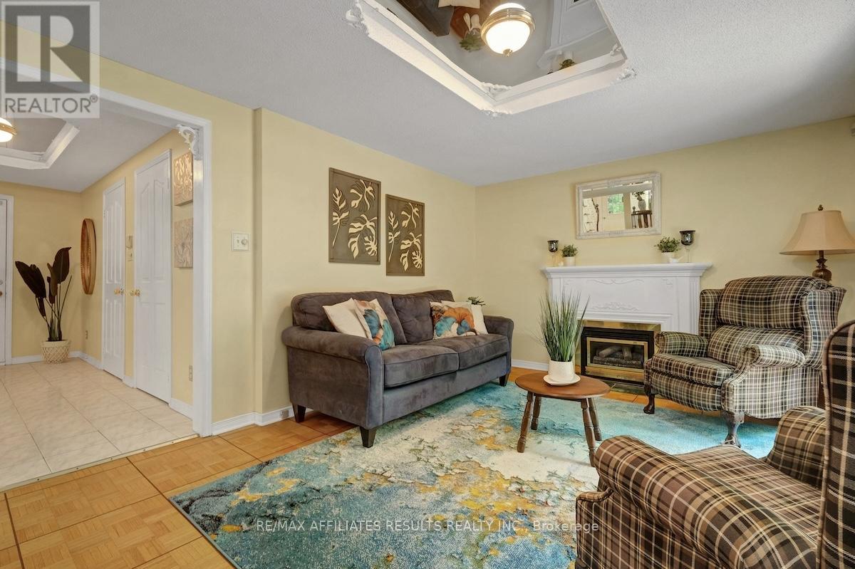 Photo 7 of 2 Wedgewood Crescent, Ottawa ON