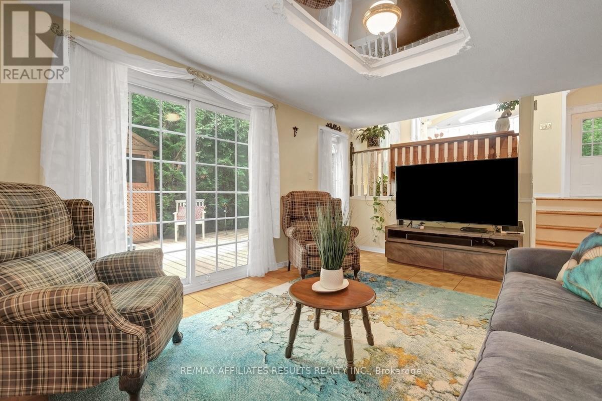 Photo 8 of 2 Wedgewood Crescent, Ottawa ON
