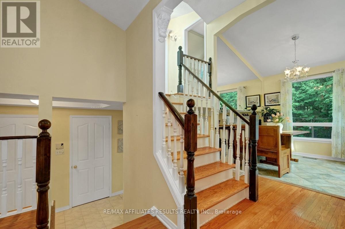 Photo 9 of 2 Wedgewood Crescent, Ottawa ON