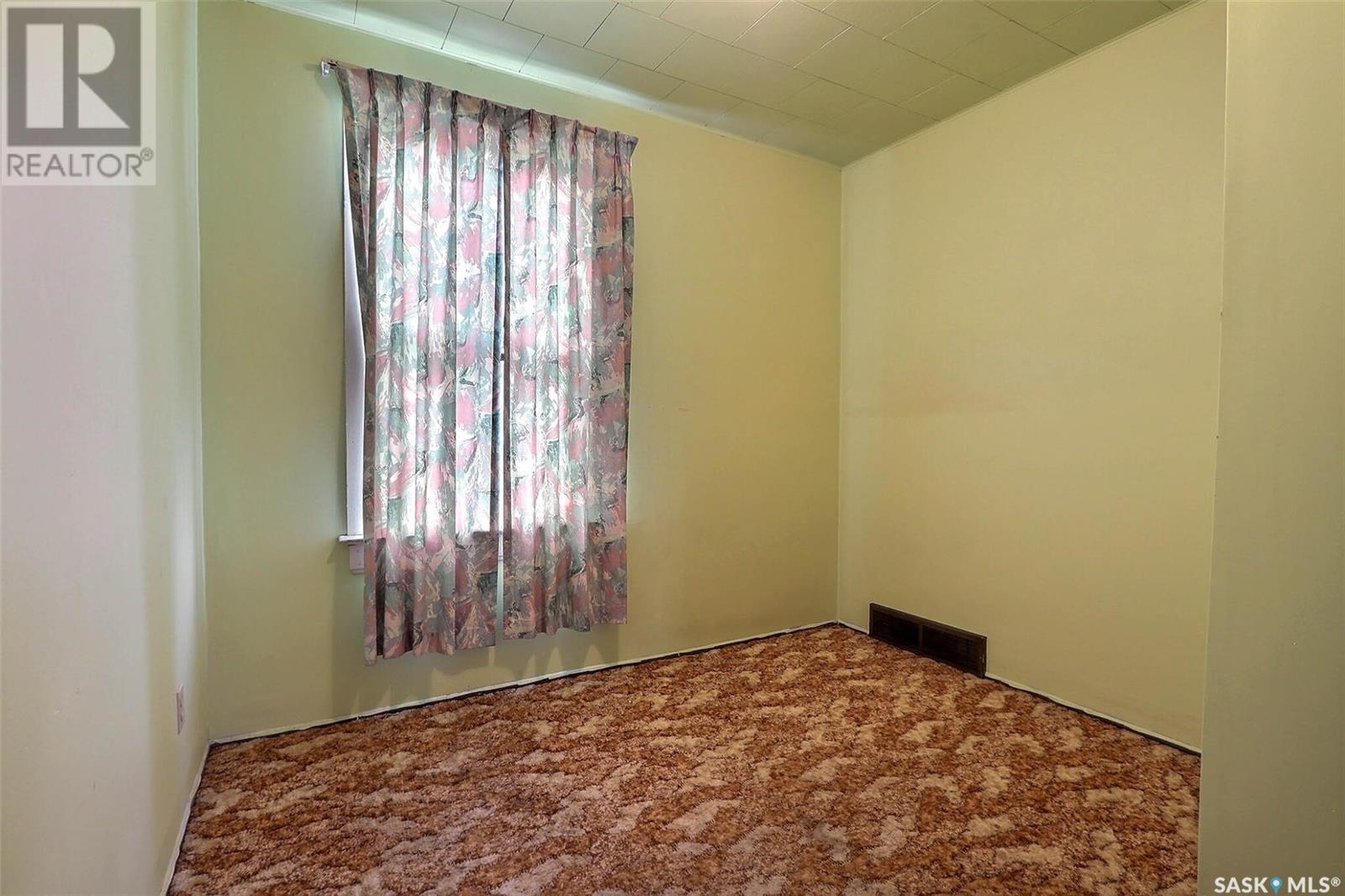 Photo 12 of 313 11 Th Street E, Prince Albert SK