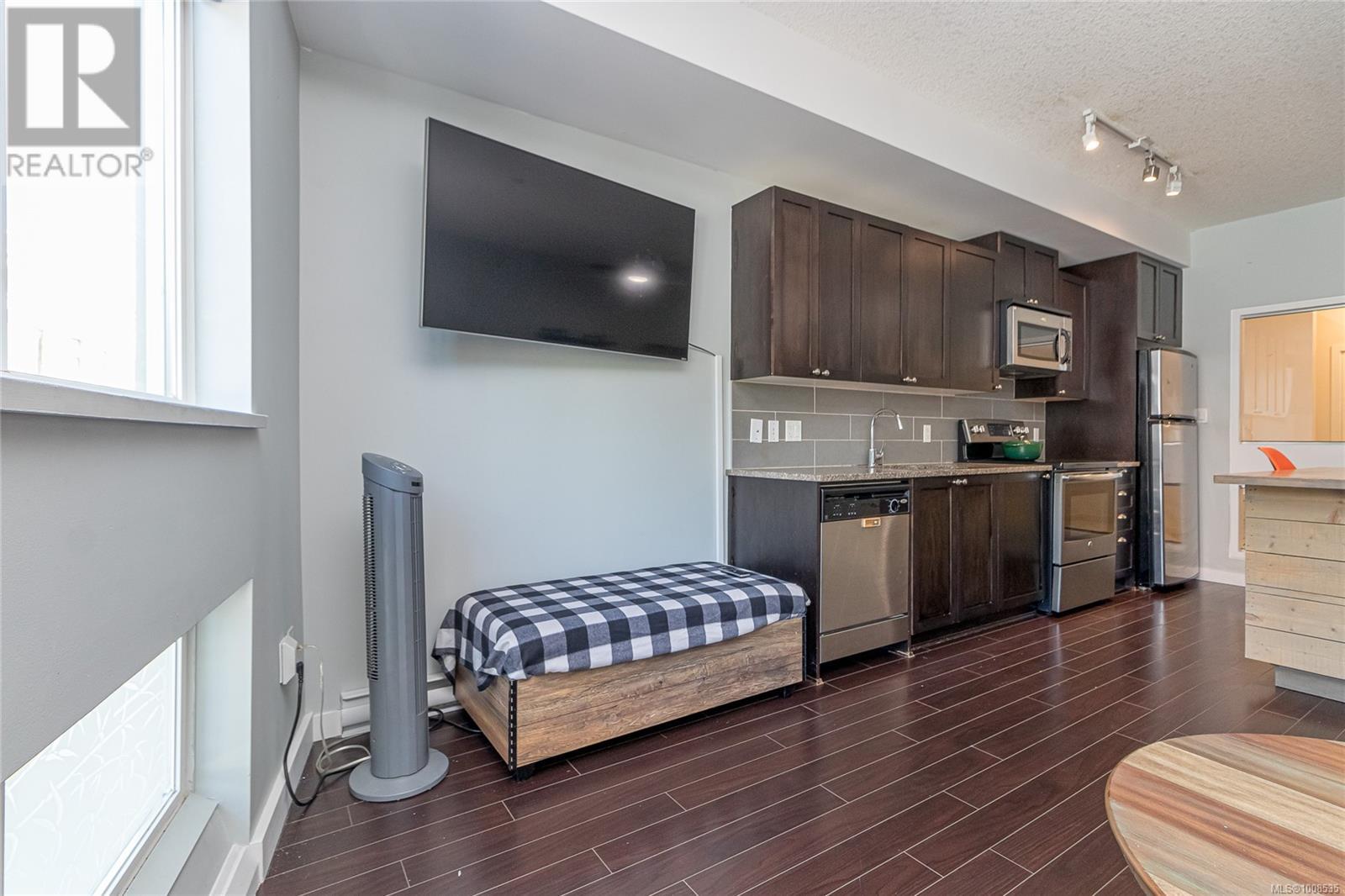 Photo 8 of 206 99 Chapel St, Nanaimo BC