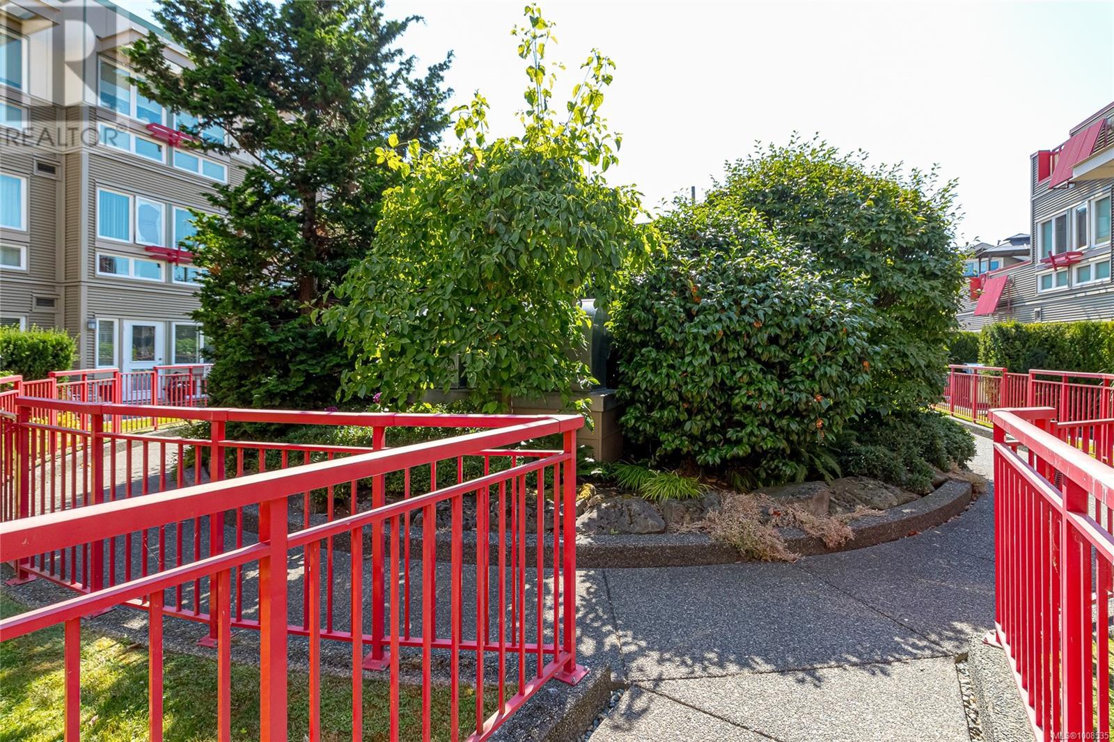 Photo 2 of 206 99 Chapel St, Nanaimo BC