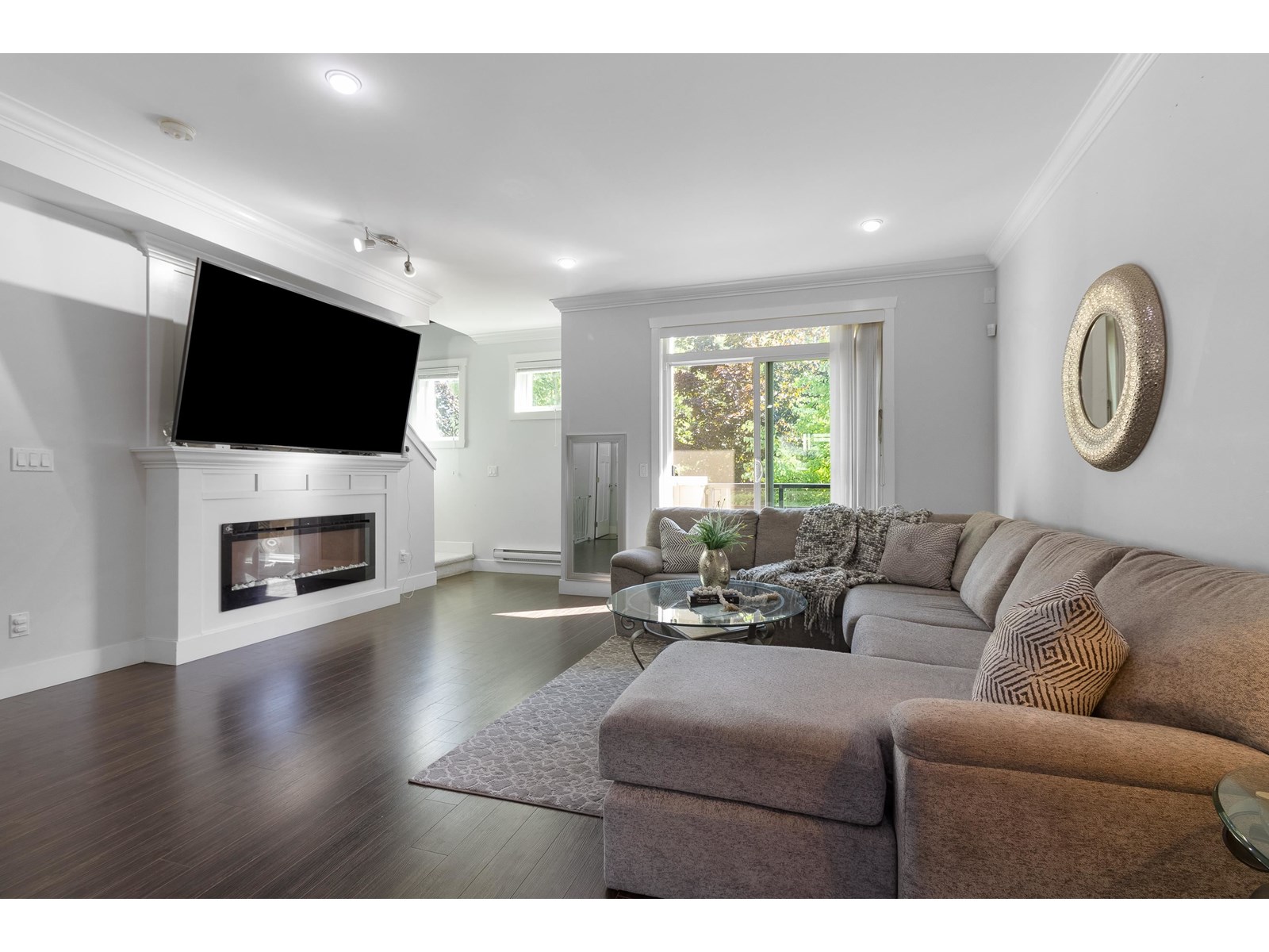Photo 5 of 10 14285 64 Avenue, Surrey BC