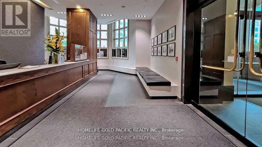 Photo 12 of 1001 426 University Avenue, Toronto ON