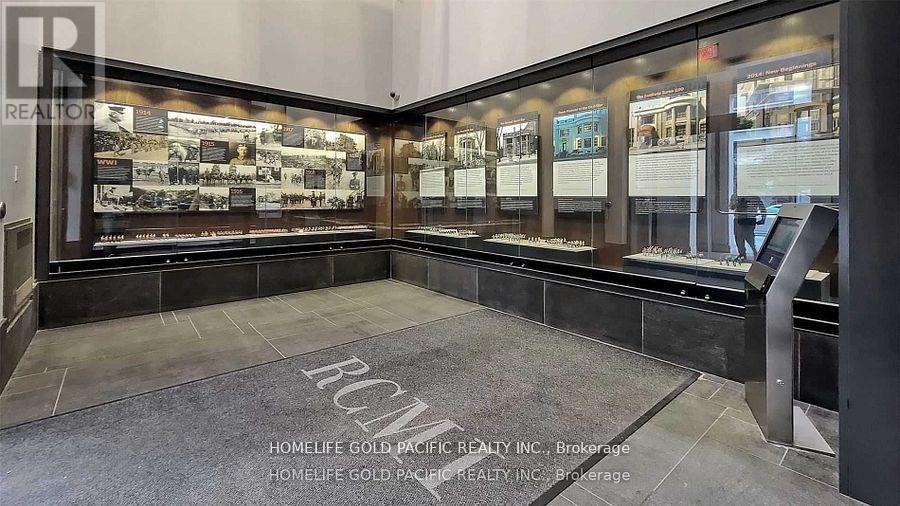Photo 14 of 1001 426 University Avenue, Toronto ON