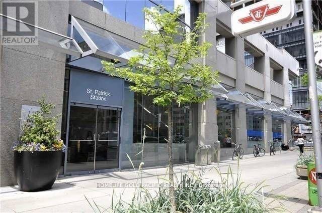 Photo 17 of 1001 426 University Avenue, Toronto ON
