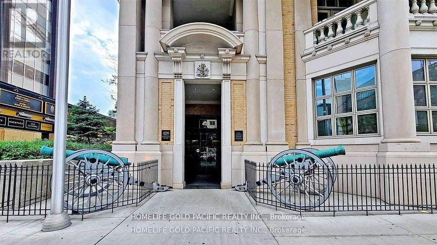 Photo 2 of 1001 426 University Avenue, Toronto ON