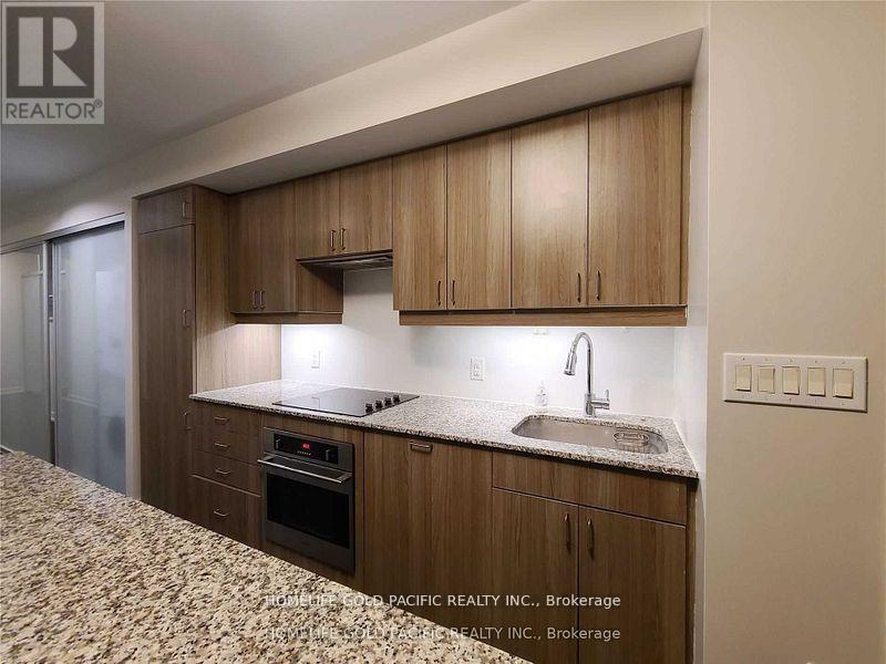 Photo 5 of 1001 426 University Avenue, Toronto ON