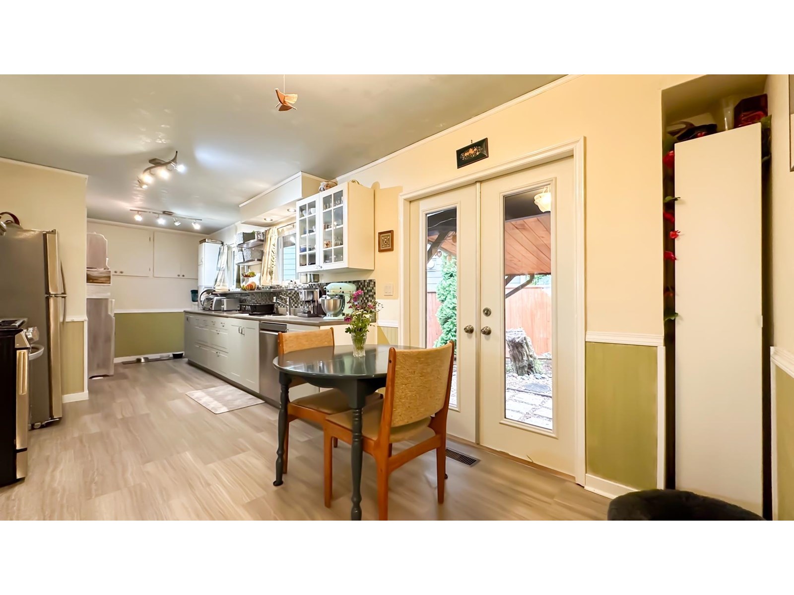 Photo 7 of 13195 14 Avenue, Surrey BC