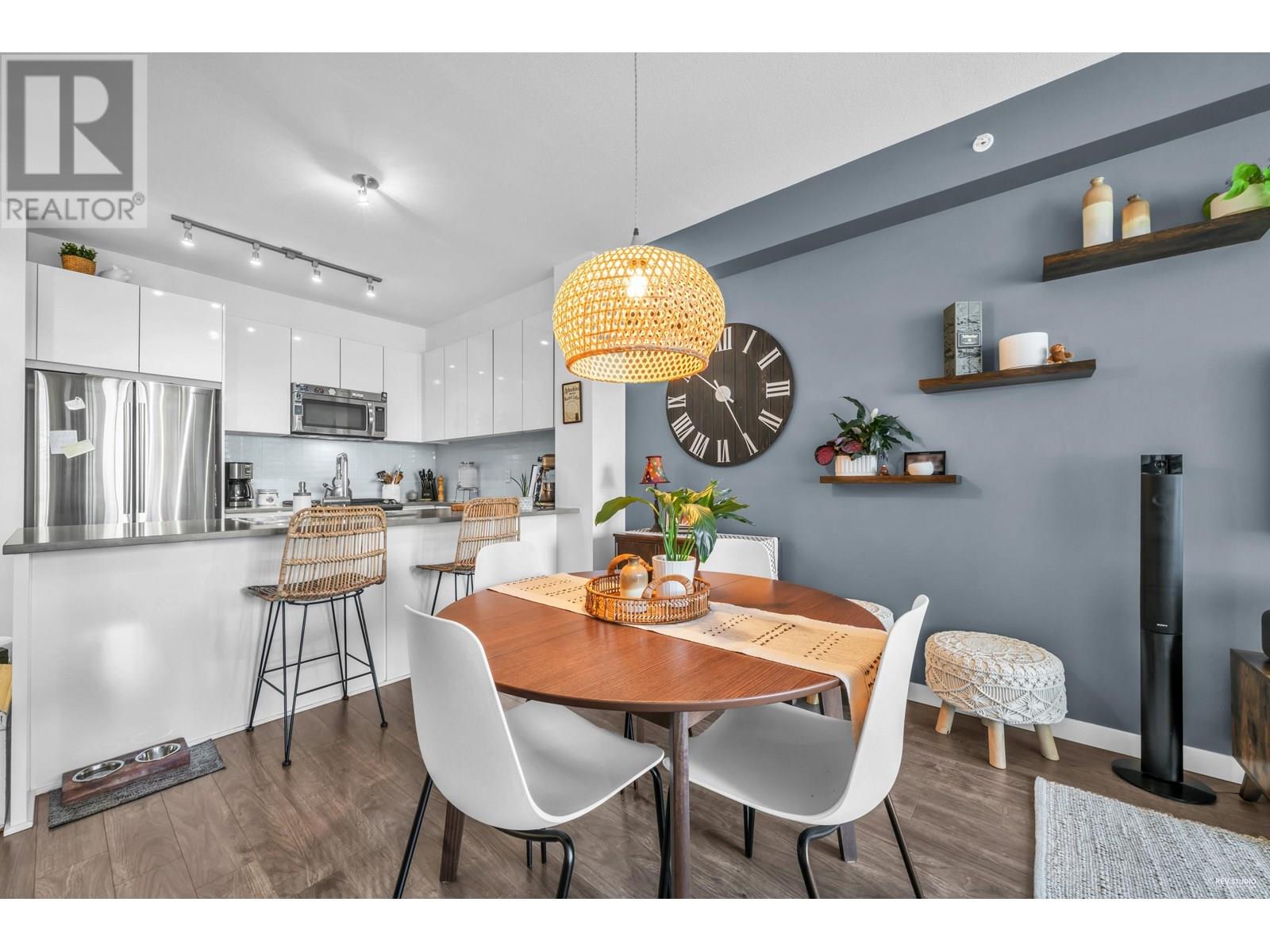 Photo 10 of 511 1151 Windsor Mews, Coquitlam BC